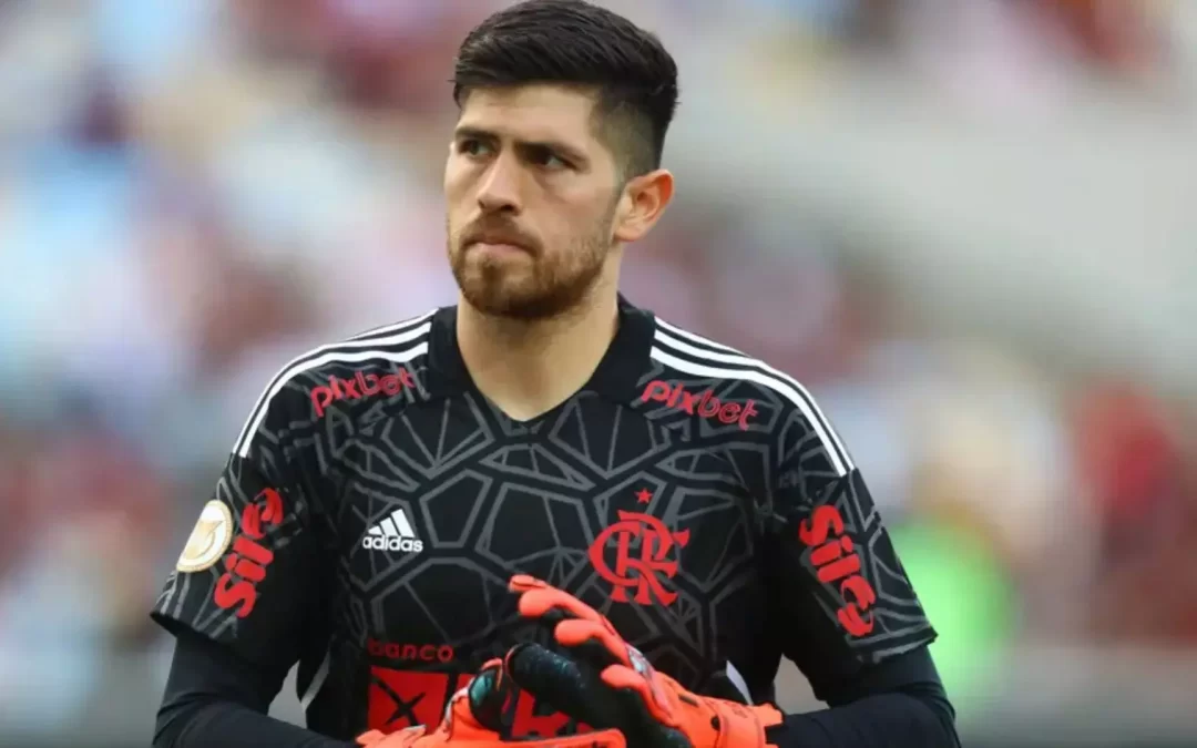 Jogadores do Flamengo sofrem tentativa de assalto após volta ao RJ e goleiro tem carro baleado
