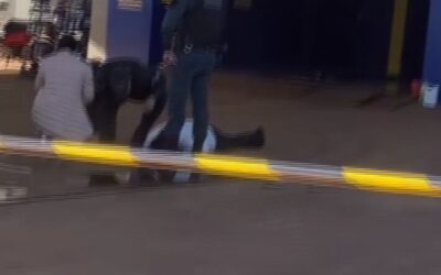 Homem tenta matar esposa com 3 tiros em posto de gasolina na Capital