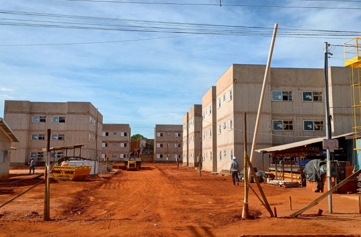 Com sorteio ao vivo, 30 famílias de MS são contempladas em programa de habitação popular