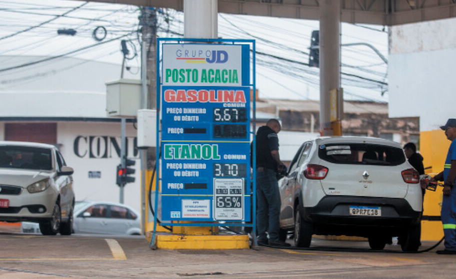 Preço da gasolina recua, mas só um terço do previsto