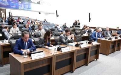 Deputados devem votar, na primeira sessão da semana, sete projetos