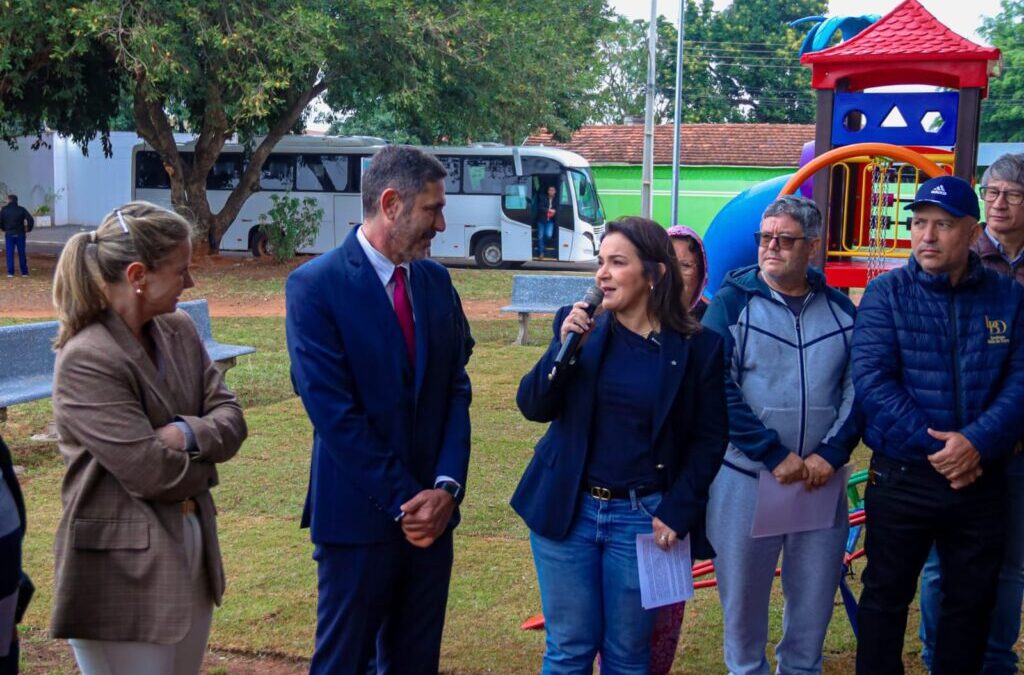 Novo parquinho no Tiradentes garante lazer e segurança para crianças da região