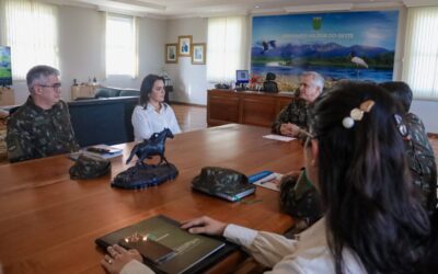 Prefeita visita CMO e destaca parceria com o Exército em ações culturais e sociais