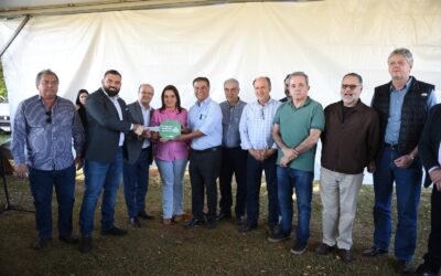 Campo Grande recebe tratores para fomentar a agricultura familiar