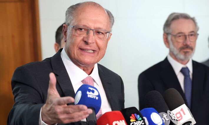 Pix é modelo, e problema real está em tarifas dos EUA, diz Alckmin