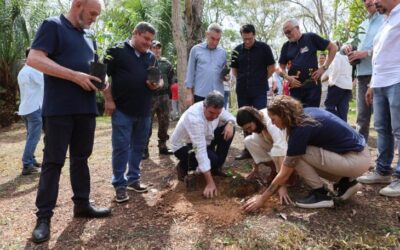 Plantio de árvores marca início da ação de compensação de carbono do Festival de Inverno 2025