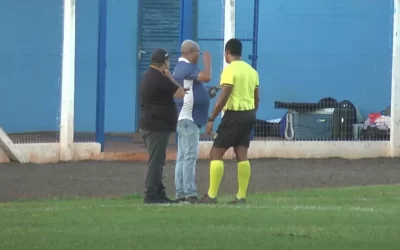 ‘Cara preta’: juiz é vítima de injúria racial após marcar falta em partida do Estadual Sub-15