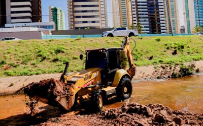 Prefeitura intensifica ações de prevenção para o período chuvoso com limpeza de córregos e manutenção urbana
