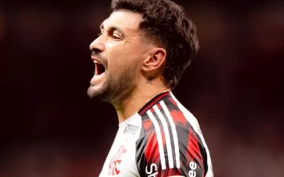 Flamengo vence Inter e avança às quartas da Libertadores após atraso por papéis no Beira-Rio