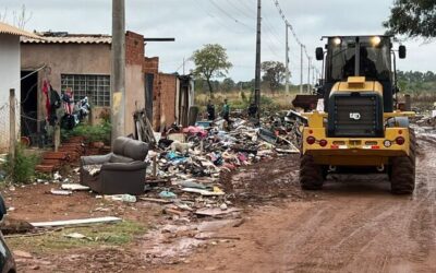 Operação prende 4 pessoas que despejavam lixo na rua em Campo Grande