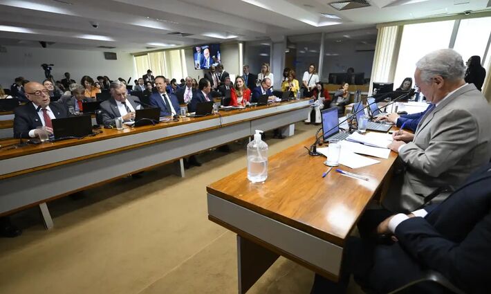 Comissão do Senado aprova isenção do IR para quem ganha até R$ 5 mil