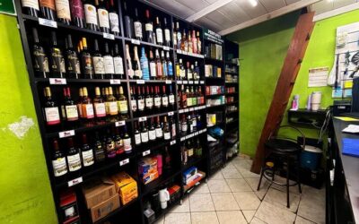 Polícia enquandra conveniência com mais de 100 garrafas de uísque e vodca falsificados