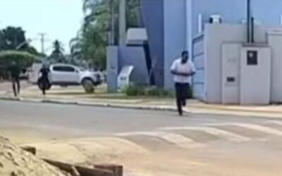 Suspeito de tentar matar adolescente foge algemado após audiência em MS