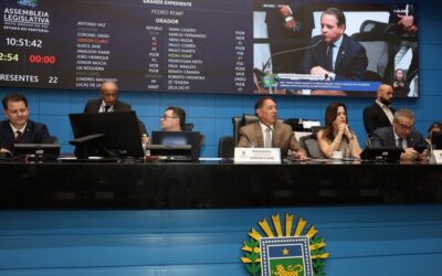 Uso de carteira física em planos vai à sanção e ALEMS recebe acadêmicos de Jornalismo