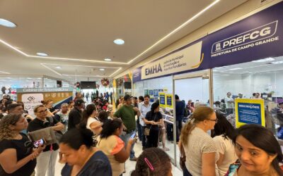 Sonho da casa própria leva dezenas de famílias à EMHA no primeiro dia de inscrição