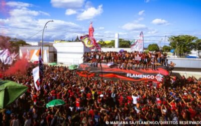 Flamengo embarca para final da Libertadores com festa da torcida