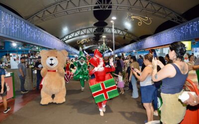 Natal dos Sonhos encanta público na Feira Central com parada natalina