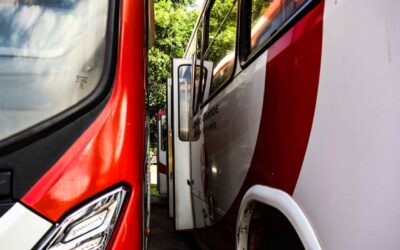 Assaltantes usam faca e roubam passageira e motorista de ônibus em Campo Grande