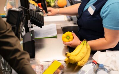 Operadora de caixa e comparsa são presas furtando R$ 400 em atacadista de Campo Grande