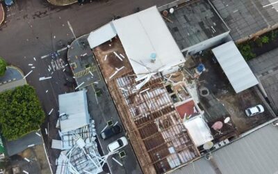 Ventania destelha edificação e deixa regiões sem energia elétrica em Sete Quedas