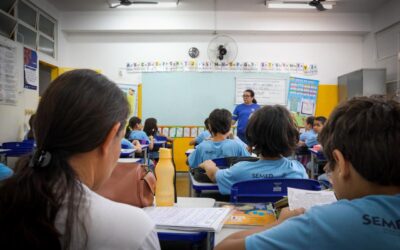 Prefeitura firma contrato de R$ 1,5 milhão para compra de 30 mil mochilas escolares