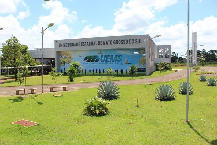 UEMS lança edital com 31 bolsas de Pós-Doutorado e remuneração mensal de R$ 5,2 mil