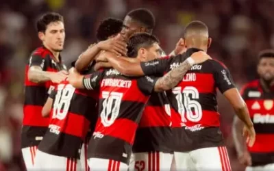Sob vaias, Flamengo vence Madureira e se aproxima da final do Carioca