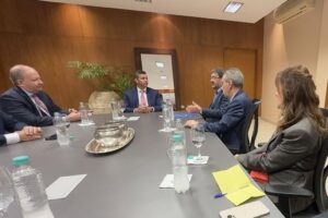 Em reunião no Paraguai, 1º secretário representa a ALEMS e defende indústrias de MS