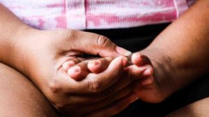 Mulher é ameaçada por ex-companheiro durante audiência de pensão alimentícia