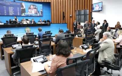 Deputados de MS votam projeto para fixar cartazes informativos sobre depressão infantil