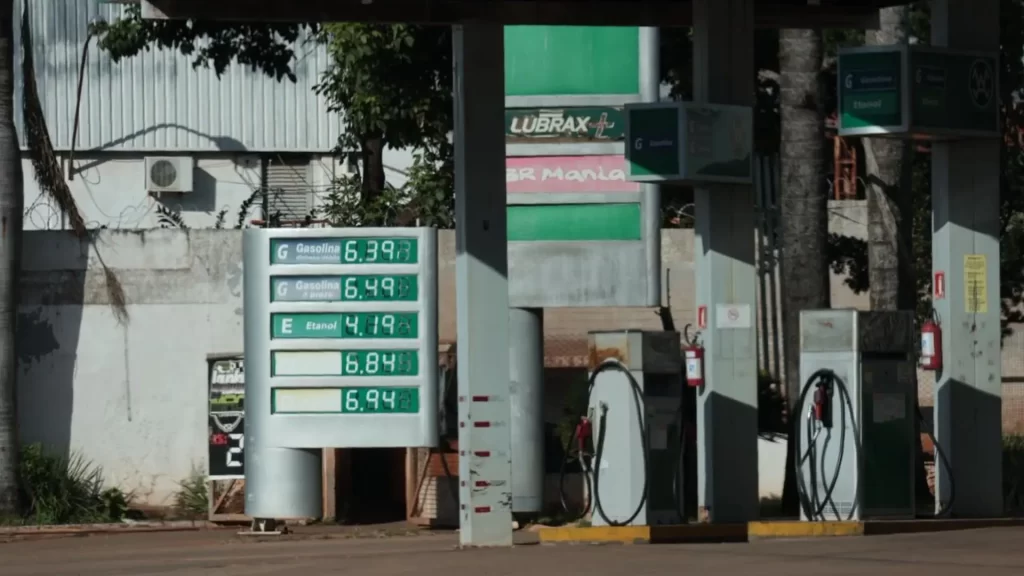 Preço médio da gasolina é de R$ 5,90 e valor do produto varia até R$ 0,61 na Capital