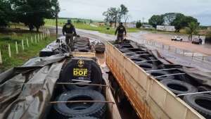 Carretas carregadas com 400 pneus são apreendidas em Ponta Porã