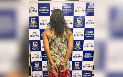 Mulher ouve gritos e flagra filha agredindo idosa com socos em Dourados