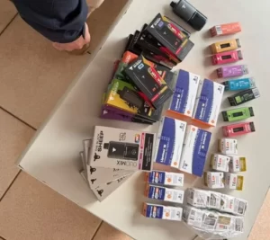 Medicamentos e cigarros são apreendidos na BR-267