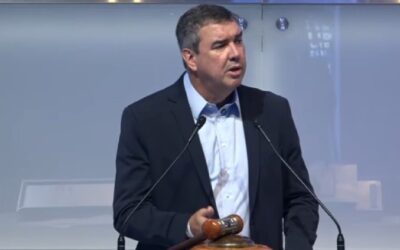 Riedel apresenta metodologia em Maracaju e inaugura poliesportivo na Capital hoje