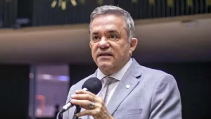 Vander diz que Moraes ‘errou a mão’ em decisão contra jornalista