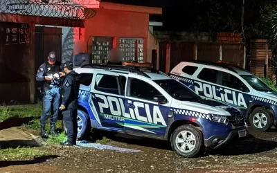 Mulher foi encontrada em meio a plantas após ser baleada por marido PM no Colúmbia