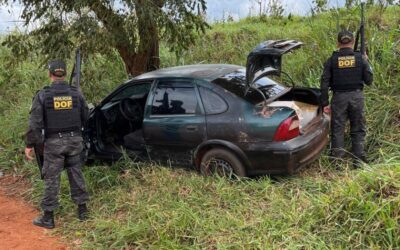 Perseguição policial termina em acidente e 800 kg de droga apreendidos