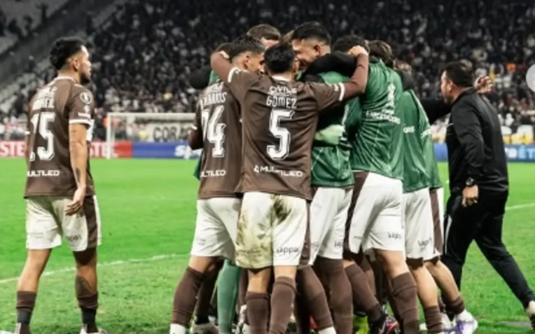 Corinthians faz jogo de falhas e vê invencibilidade na Libertadores cair diante do Platense