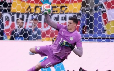 Goleiro do Paraguai vendeu roupas de jogo para pagar o tratamento do filho