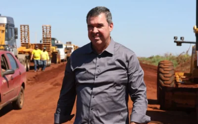 Riedel visita obras e entrega equipamento hospitalar em Naviraí