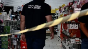 Polícia faz batida em loja que vendia celulares falsificados em Campo Grande