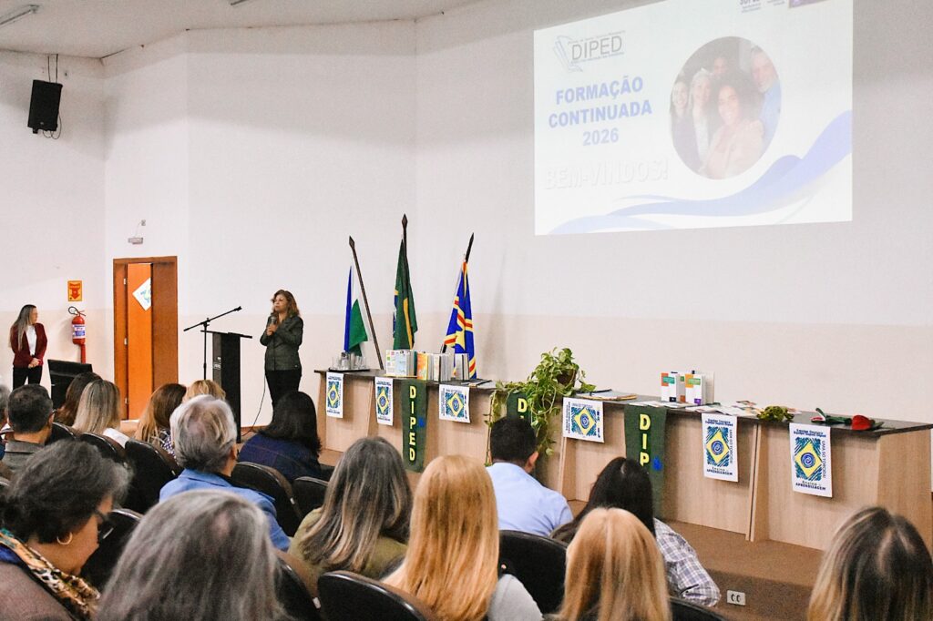 Formação reúne equipes pedagógicas dos anos iniciais da Reme