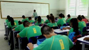 Deputados votam lei que autoriza câmeras de segurança em sala de aula