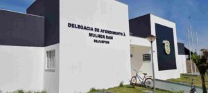 Mulher é estuprada por três criminosos durante roubo em Dourados