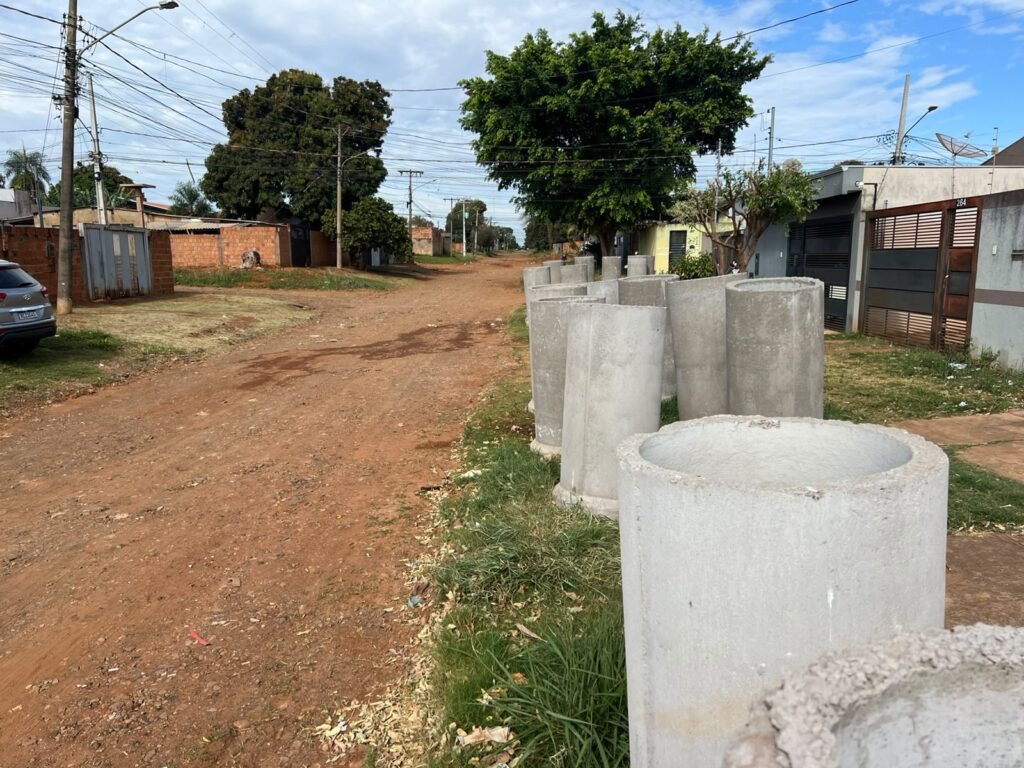 Obras de drenagem e asfalto chegam ao Los Angeles