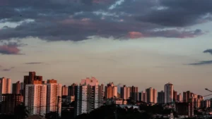 Calor e baixa umidade do ar marcam quinta-feira em MS