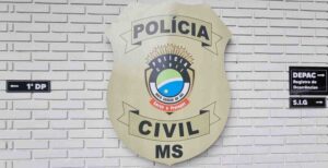 Mulher é segurada, agredida com socos e estuprada em Dourados