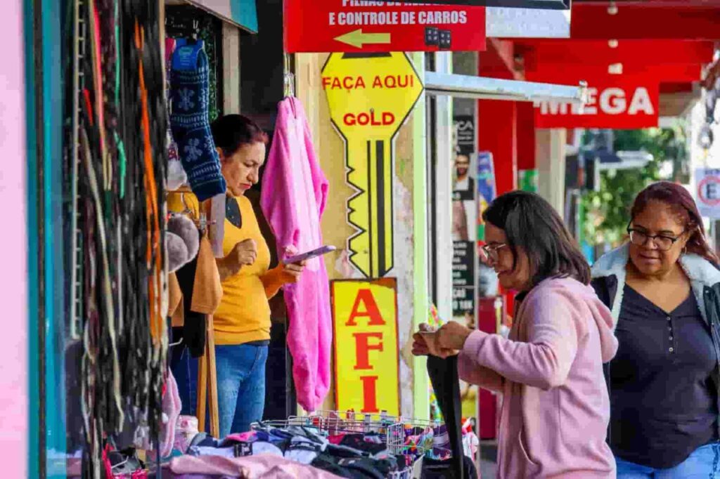 Apesar de alta mensal, setor de serviços cai 2% em um ano em Mato Grosso do Sul