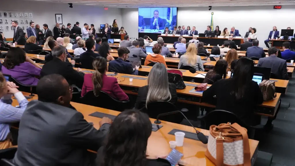 Câmara instala comissão sobre PEC da redução da maioridade penal